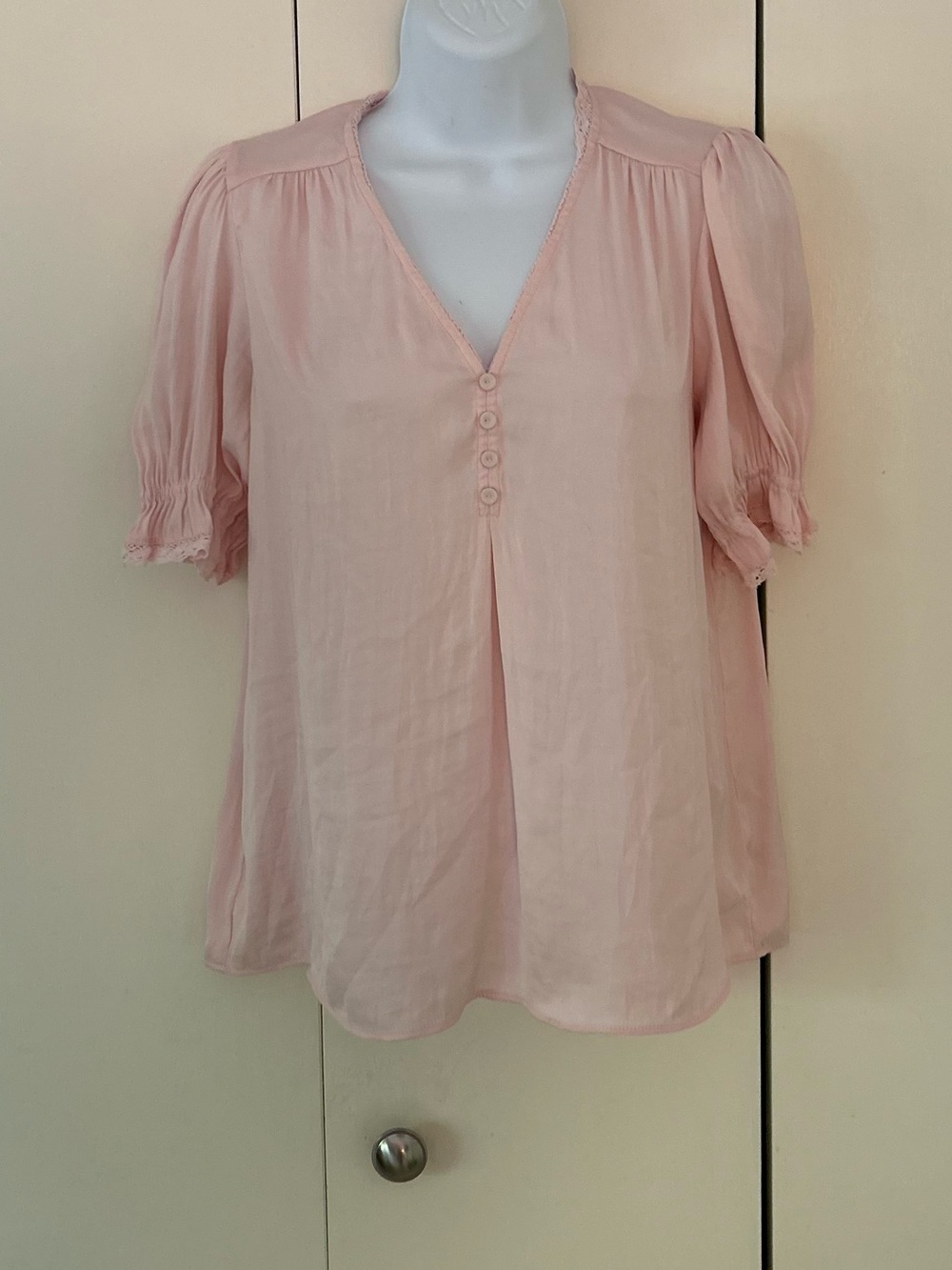 Cupcakes & Cashmere V-Neck puff Sleeve Blouse XS - Picture 1 of 10